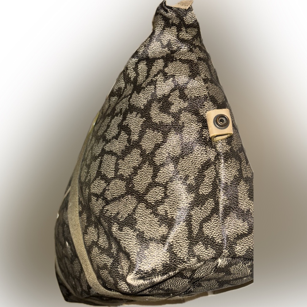Yves Saint Laurent Duffle Bag - Picture 4 of 16